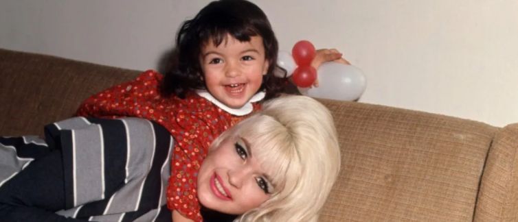 My Mom Jayne: A Film By Mariska Hargitay / Моя мама Джейн: Фильм Маришки Харгитей